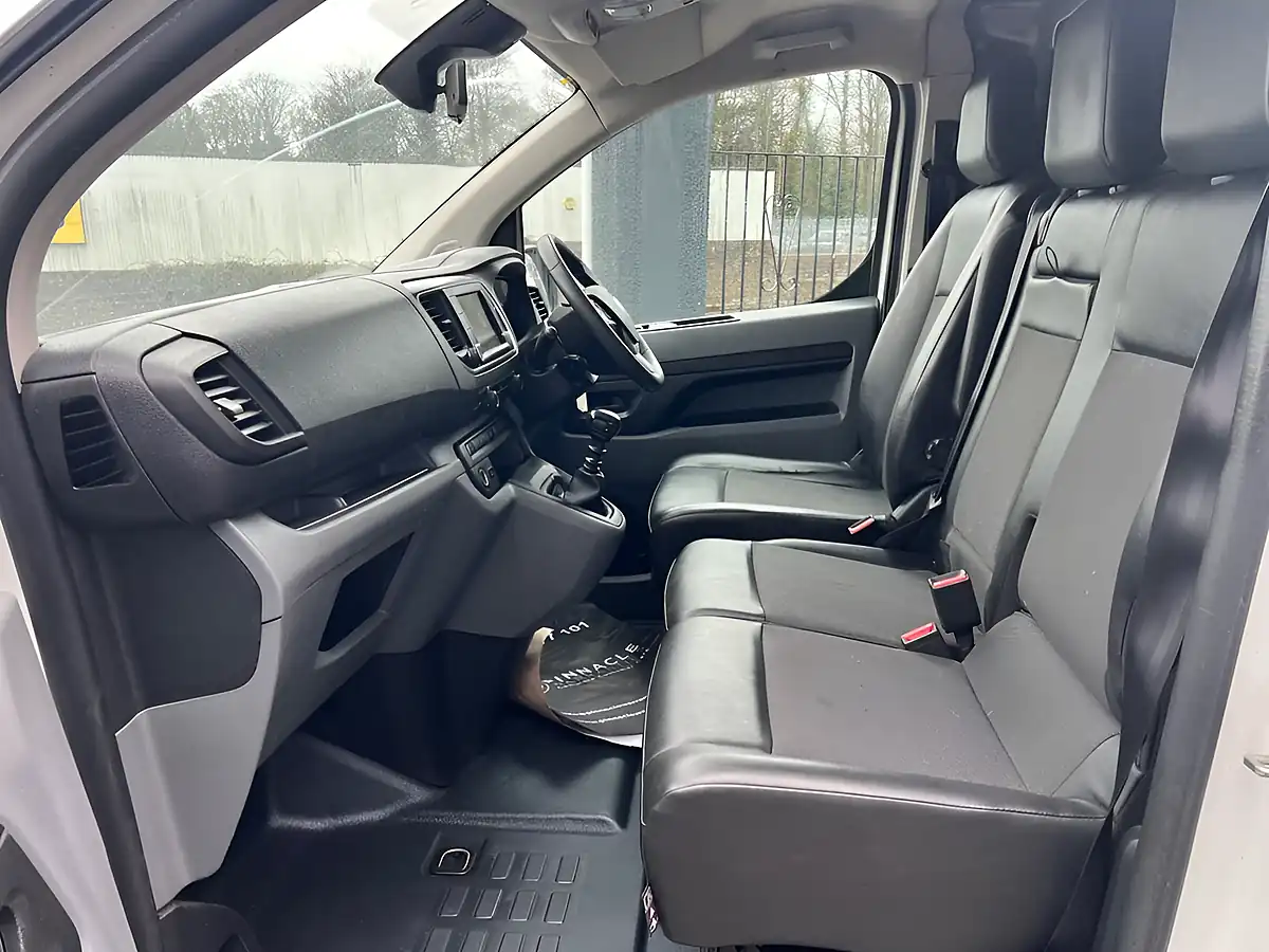 Used 2020 Vauxhall Vivaro Sportive L2 H1 White - Interior and Exterior details 12