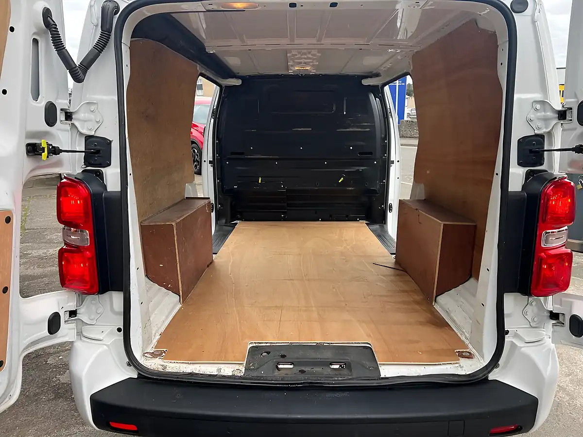 Used 2020 Vauxhall Vivaro Sportive L2 H1 White - Interior and Exterior details 9