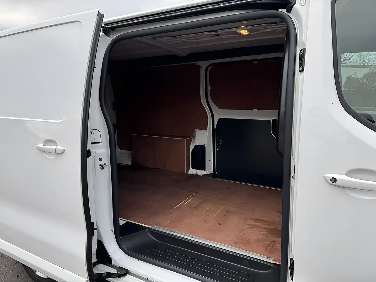 Used 2020 Vauxhall Vivaro Sportive White - Interior and Exterior details 13