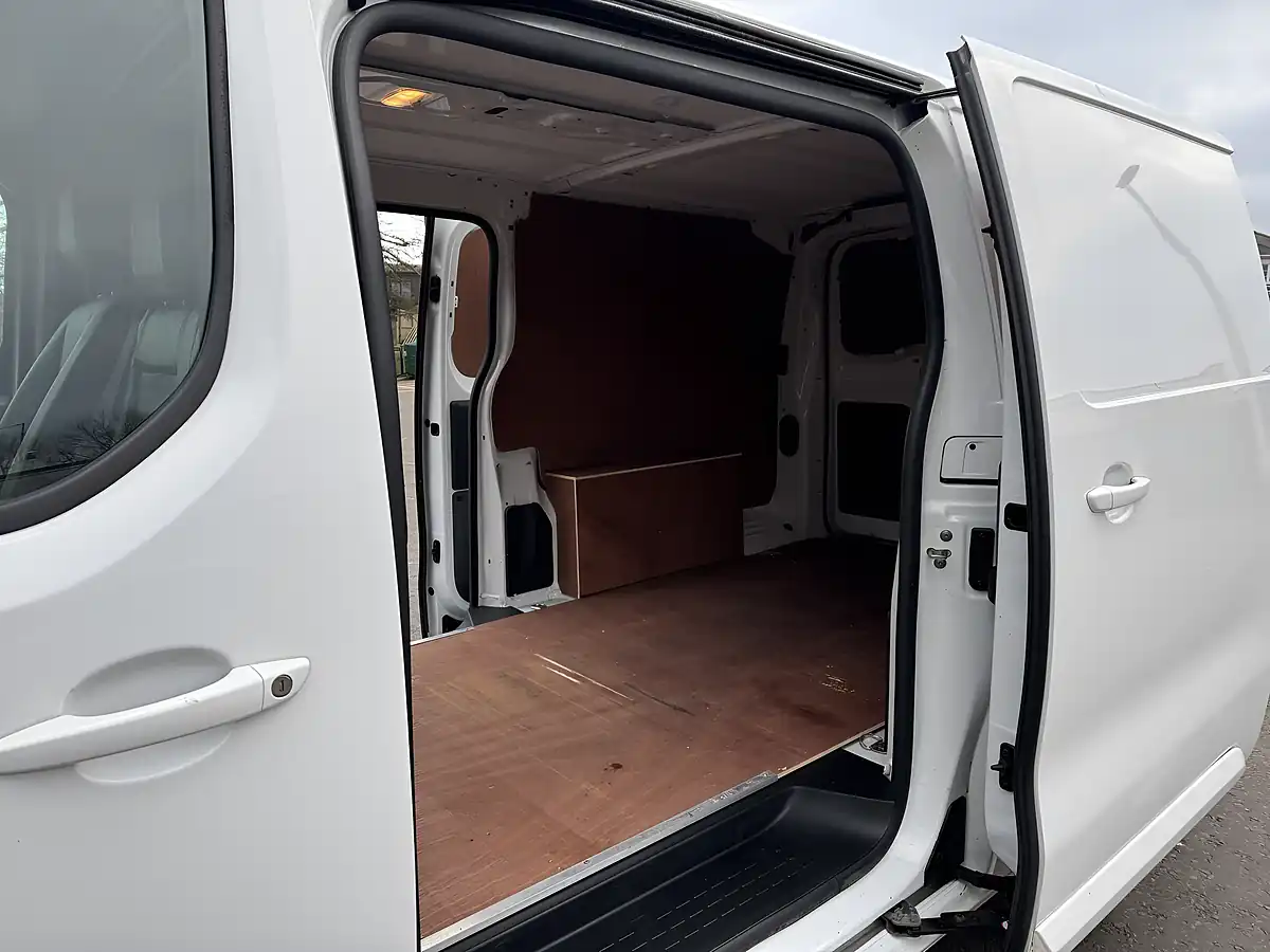Used 2020 Vauxhall Vivaro Sportive White - Interior and Exterior details 15