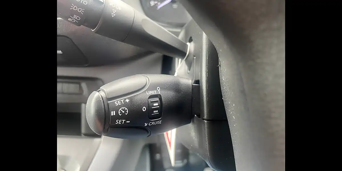 Used 2020 Vauxhall Vivaro Sportive White - Interior and Exterior details 17
