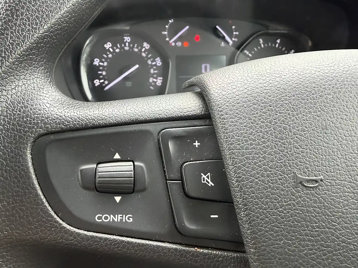 Used 2020 Vauxhall Vivaro Sportive White - Interior and Exterior details 18