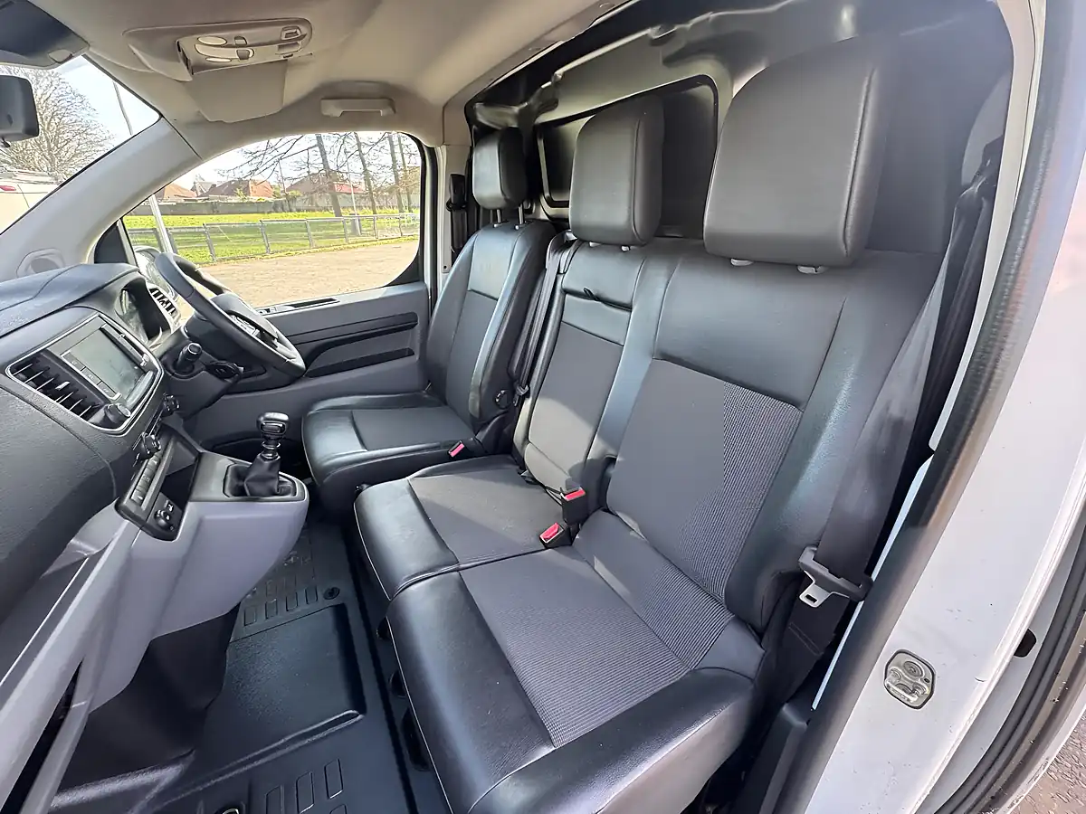 Used 2020 Vauxhall Vivaro Sportive White - Interior and Exterior details 15