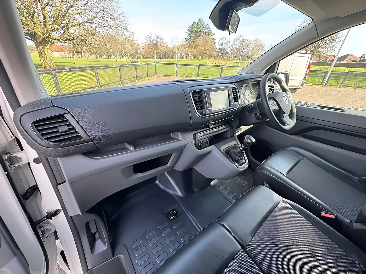Used 2020 Vauxhall Vivaro Sportive White - Interior and Exterior details 16