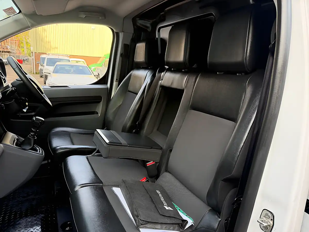 Used 2020 Vauxhall Vivaro Sportive White - Interior and Exterior details 16