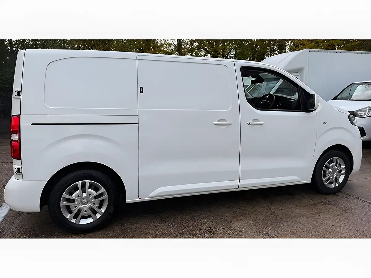 Used 2020 Vauxhall Vivaro Sportive White - Interior and Exterior details 8