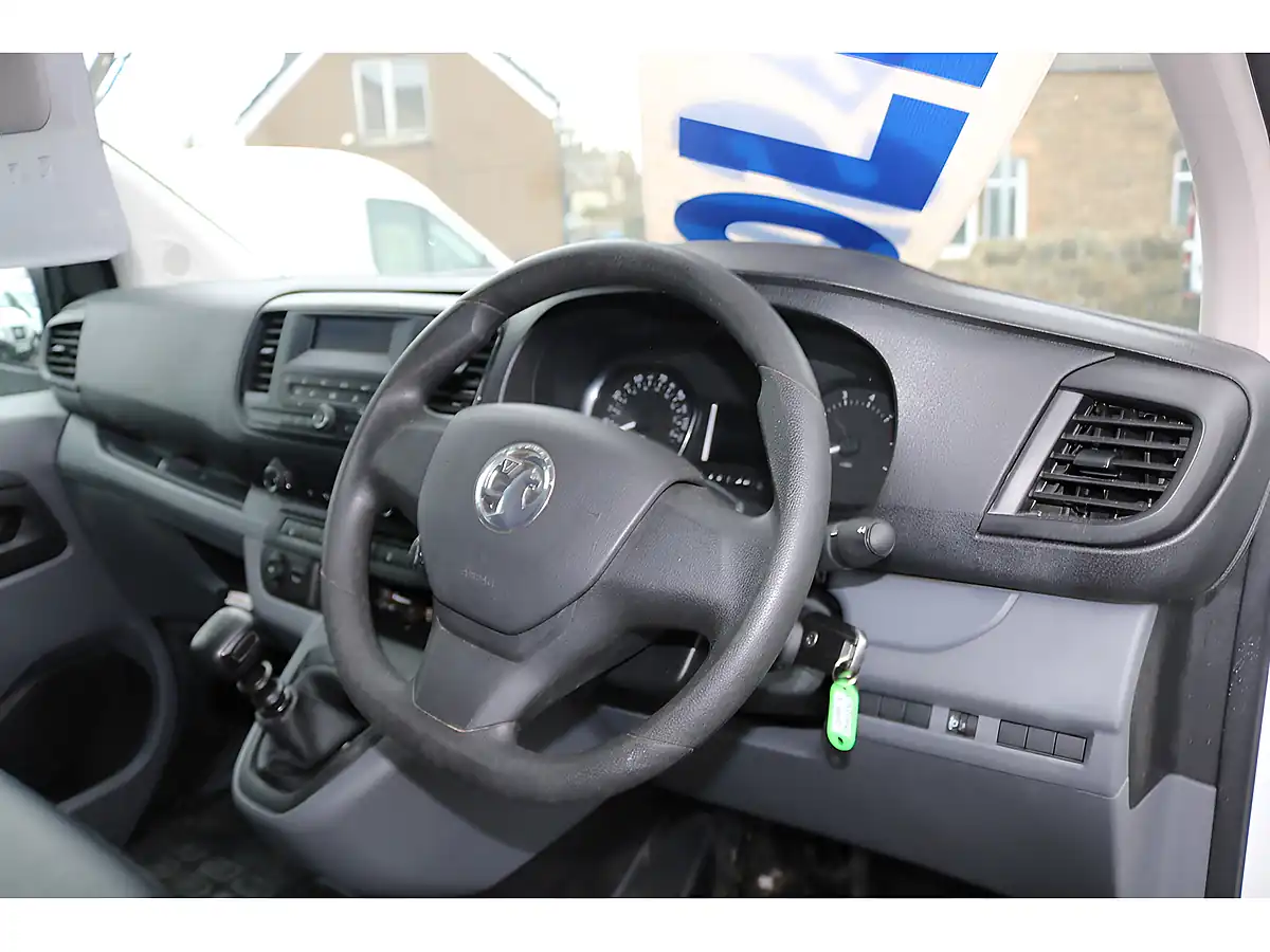 Used 2020 Vauxhall Vivaro White - Interior and Exterior details 14