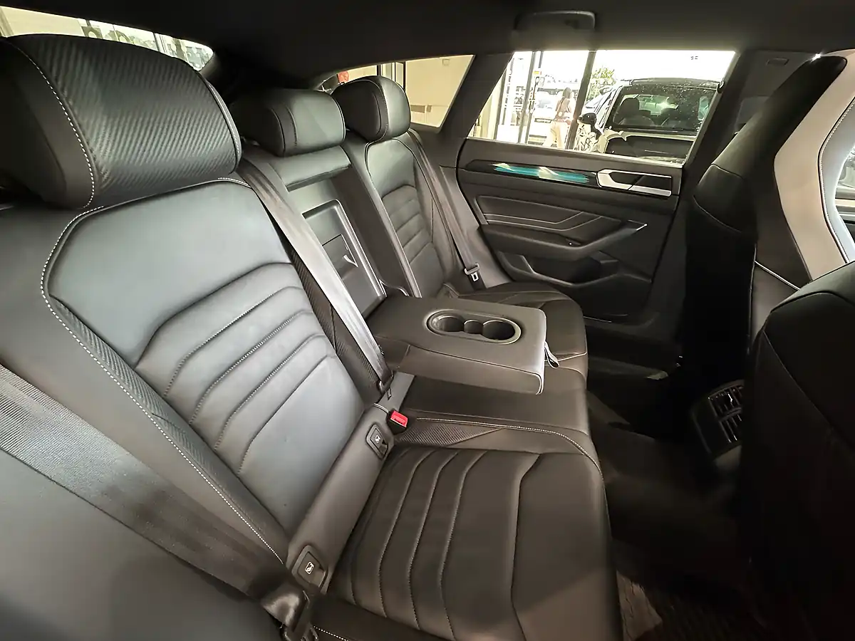 Used 2020 Volkswagen Arteon R-Line Black - Interior and Exterior details 6