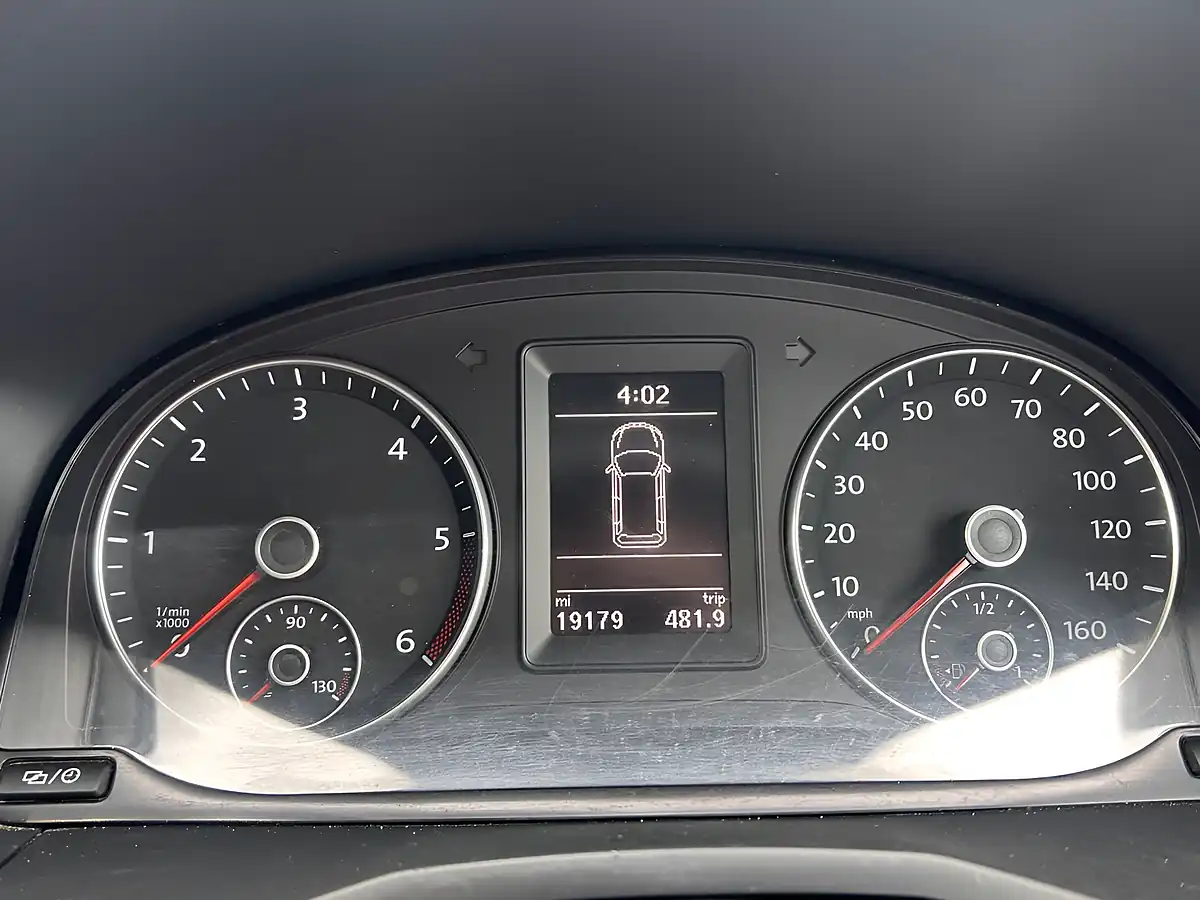 Used 2020 Volkswagen Caddy Highline White - Interior and Exterior details 17