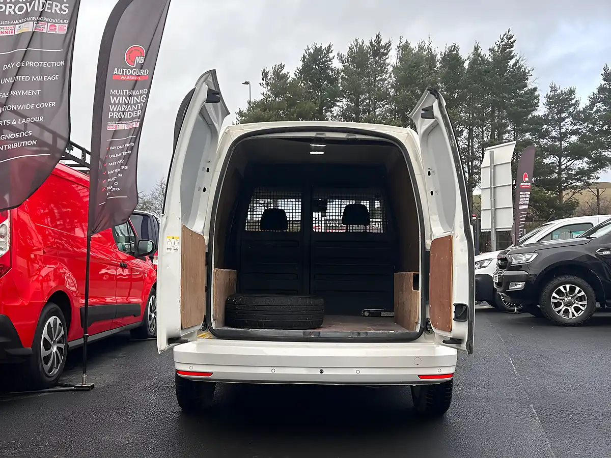Used 2020 Volkswagen Caddy Highline White - Interior and Exterior details 6