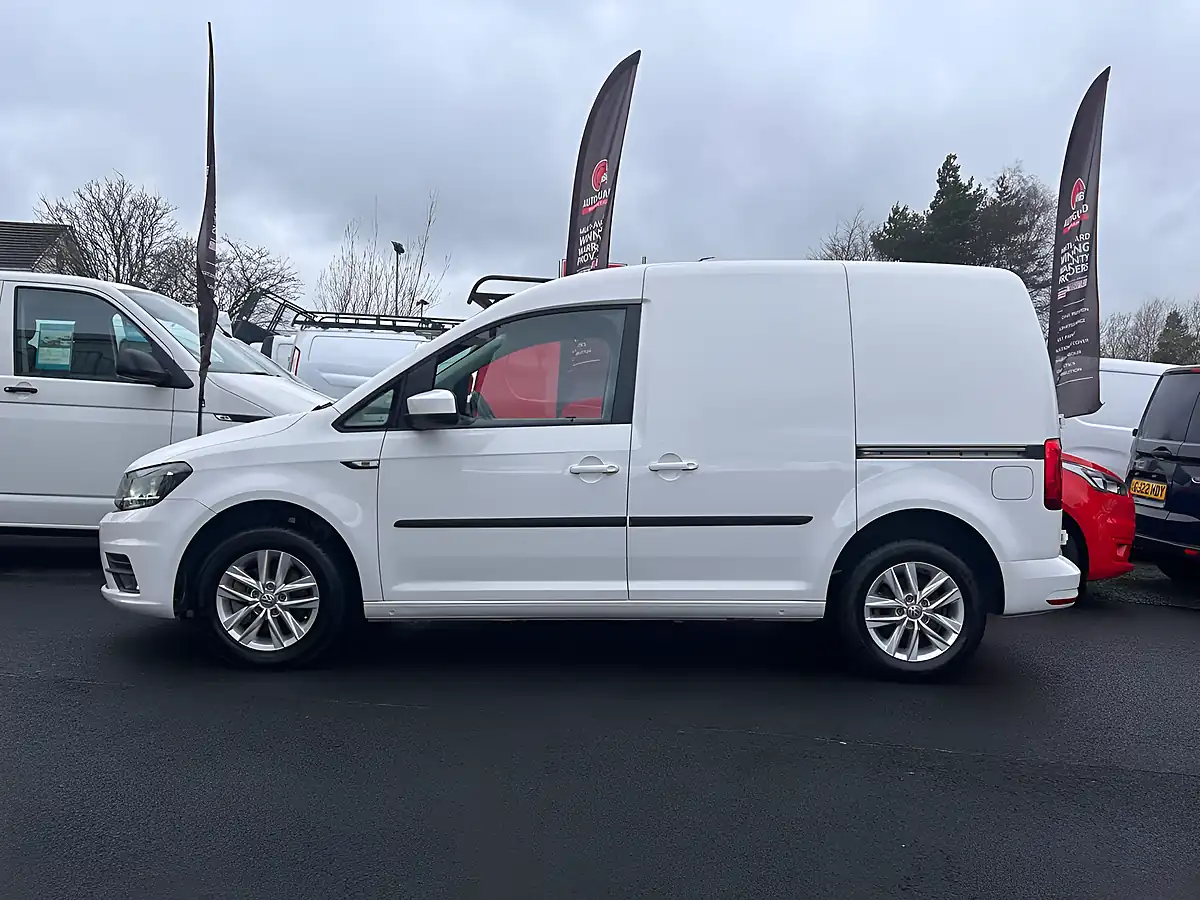 Used 2020 Volkswagen Caddy Highline White - Interior and Exterior details 8