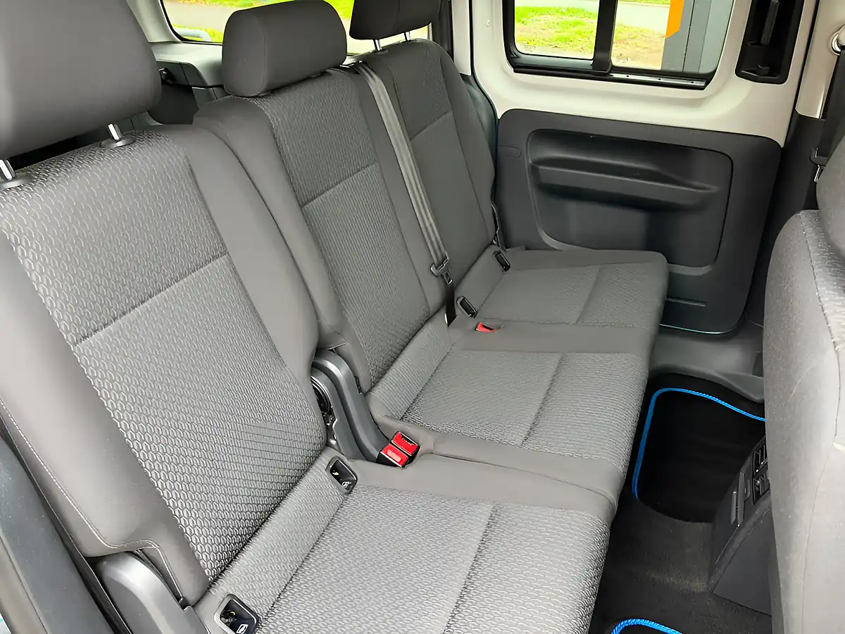Used 2020 Volkswagen Caddy Maxi C20 Life Green - Interior and Exterior details 11