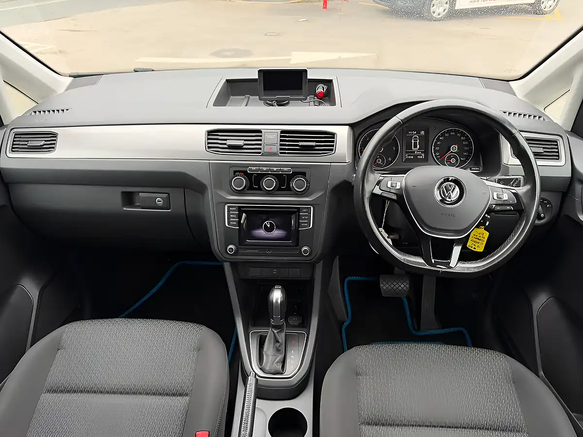 Used 2020 Volkswagen Caddy Maxi C20 Life Green - Interior and Exterior details 2