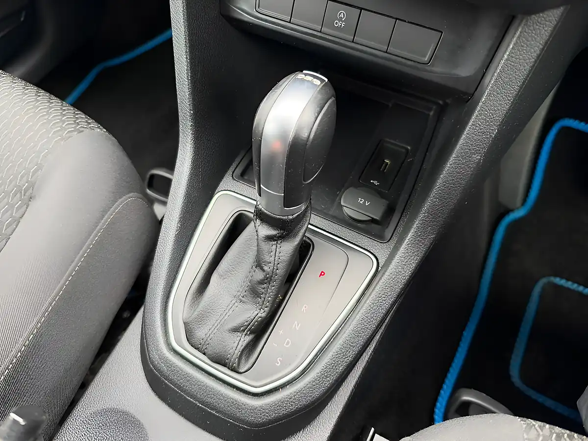 Used 2020 Volkswagen Caddy Maxi C20 Life Green - Interior and Exterior details 3