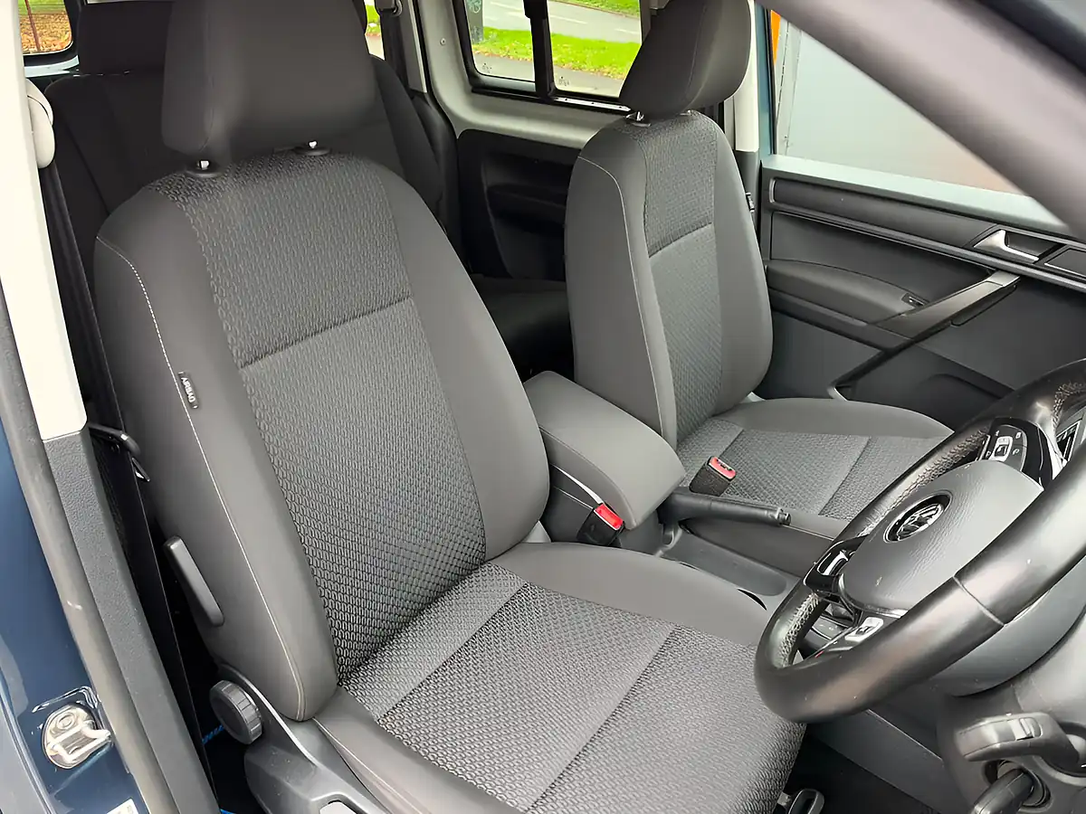 Used 2020 Volkswagen Caddy Maxi C20 Life Green - Interior and Exterior details 4