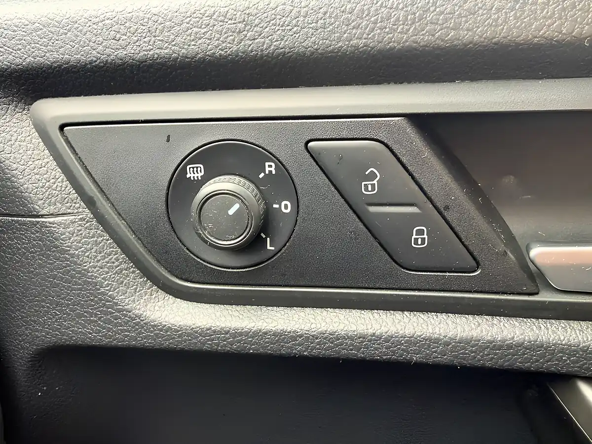 Used 2020 Volkswagen Caddy Maxi C20 Life Green - Interior and Exterior details 8