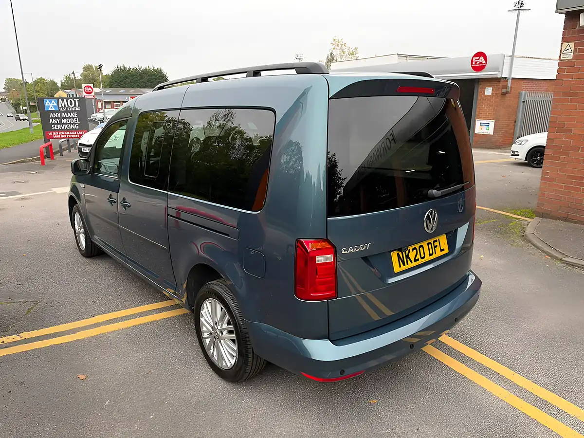 Used 2020 Volkswagen Caddy Maxi C20 Life Green - Interior and Exterior details 9