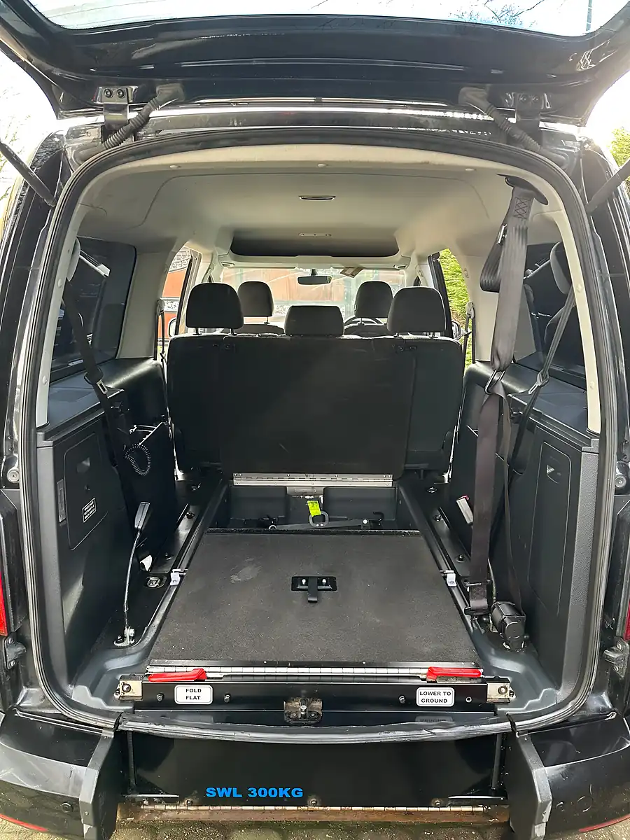 Used 2020 Volkswagen Caddy Maxi Life Black - Interior and Exterior details 16