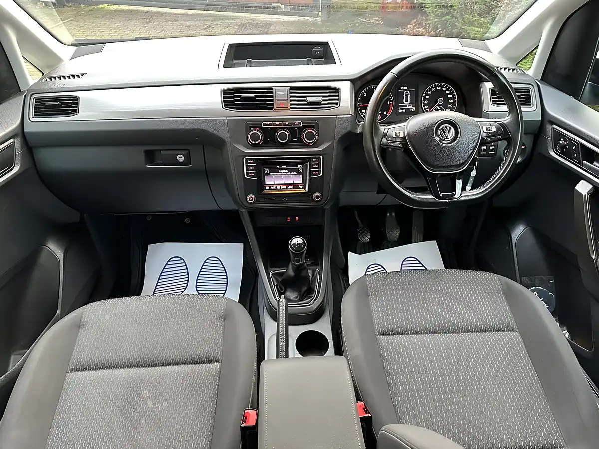 Used 2020 Volkswagen Caddy Maxi Life Black - Interior and Exterior details 8