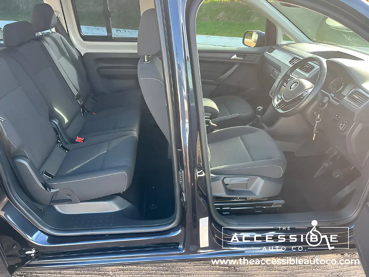 Used 2020 Volkswagen Caddy Maxi Life Blue - Interior and Exterior details 14