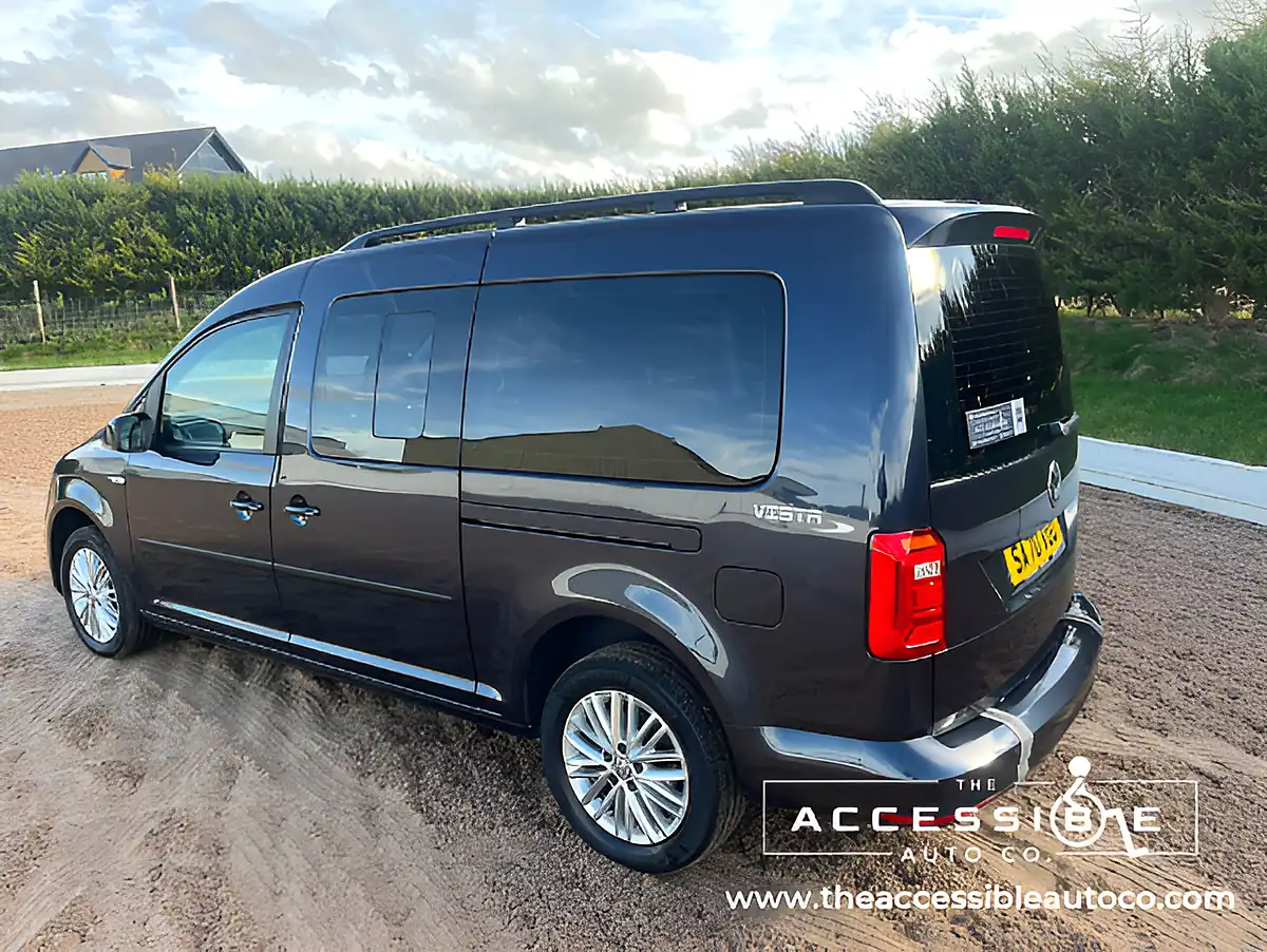 Used 2020 Volkswagen Caddy Maxi Life Blue - Interior and Exterior details 5