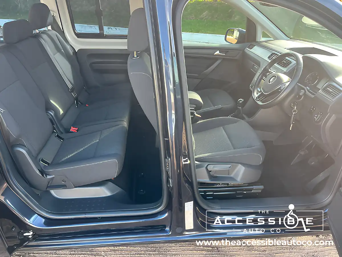Used 2020 Volkswagen Caddy Maxi Life Blue - Interior and Exterior details 14