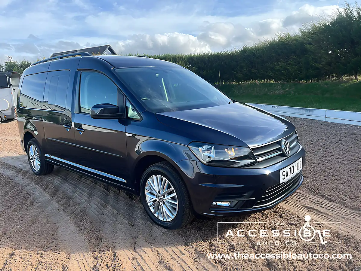 Used 2020 Volkswagen Caddy Maxi Life Blue - Interior and Exterior details 3
