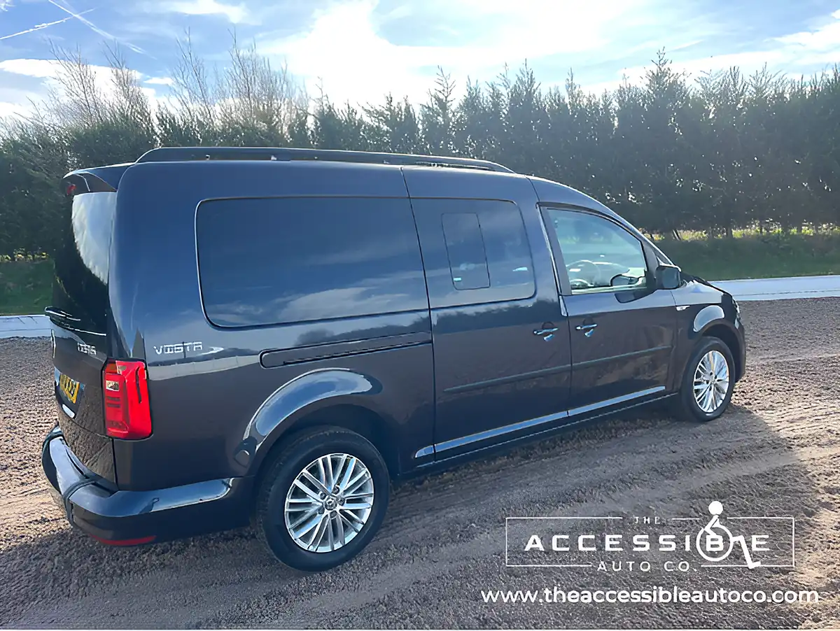 Used 2020 Volkswagen Caddy Maxi Life Blue - Interior and Exterior details 4