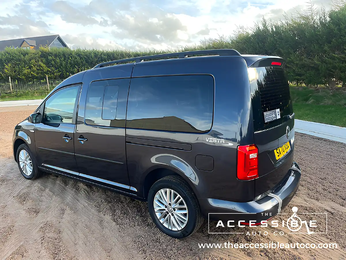 Used 2020 Volkswagen Caddy Maxi Life Blue - Interior and Exterior details 5