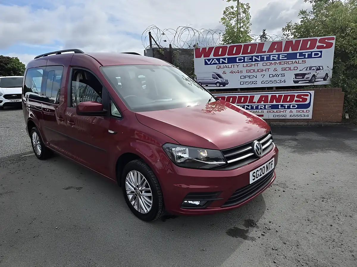 Used 2020 Volkswagen Caddy Maxi Life Crew Red - Front View