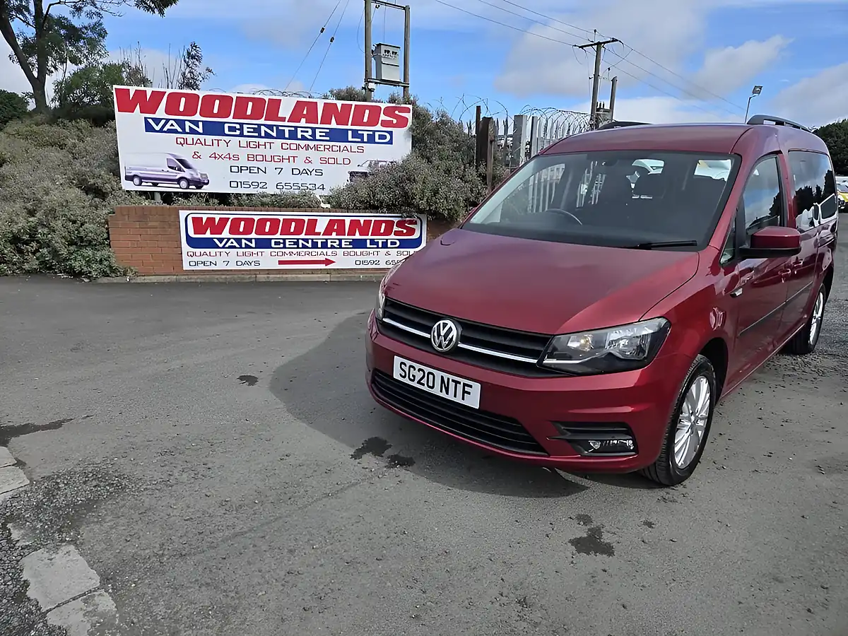 Used 2020 Volkswagen Caddy Maxi Life Crew Red - Interior and Exterior details 4