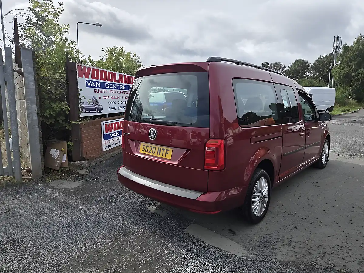 Used 2020 Volkswagen Caddy Maxi Life Crew Red - Interior and Exterior details 6