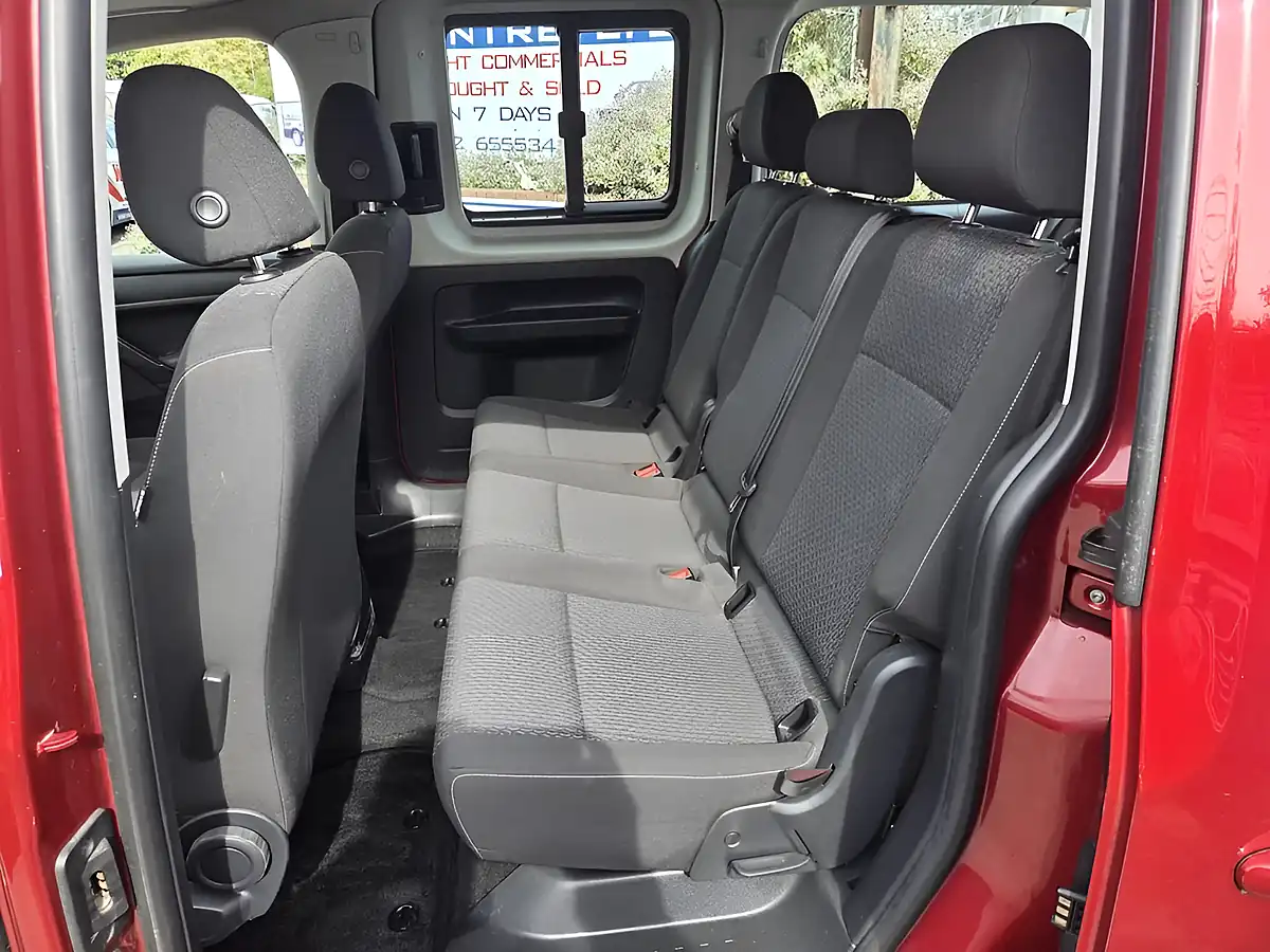 Used 2020 Volkswagen Caddy Maxi Life Crew Red - Interior and Exterior details 9