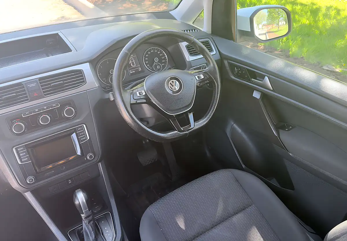 Used 2020 Volkswagen Caddy Maxi Life White - Interior and Exterior details 10