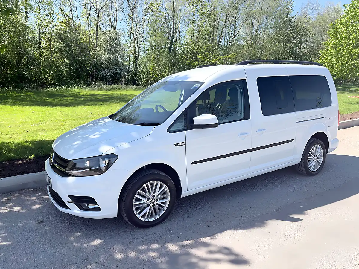 Used 2020 Volkswagen Caddy Maxi Life White - Interior and Exterior details 4