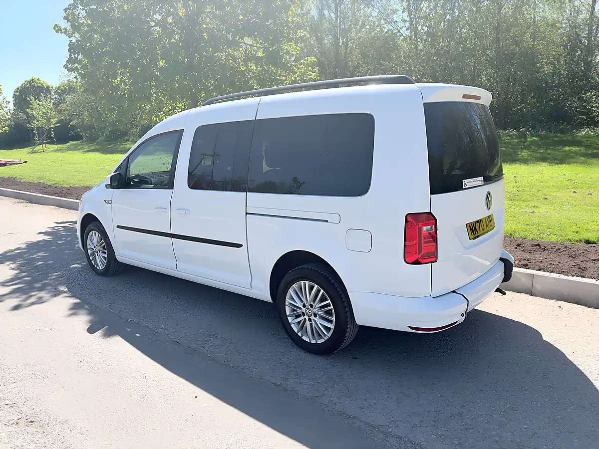 Used 2020 Volkswagen Caddy Maxi Life White - Interior and Exterior details 5