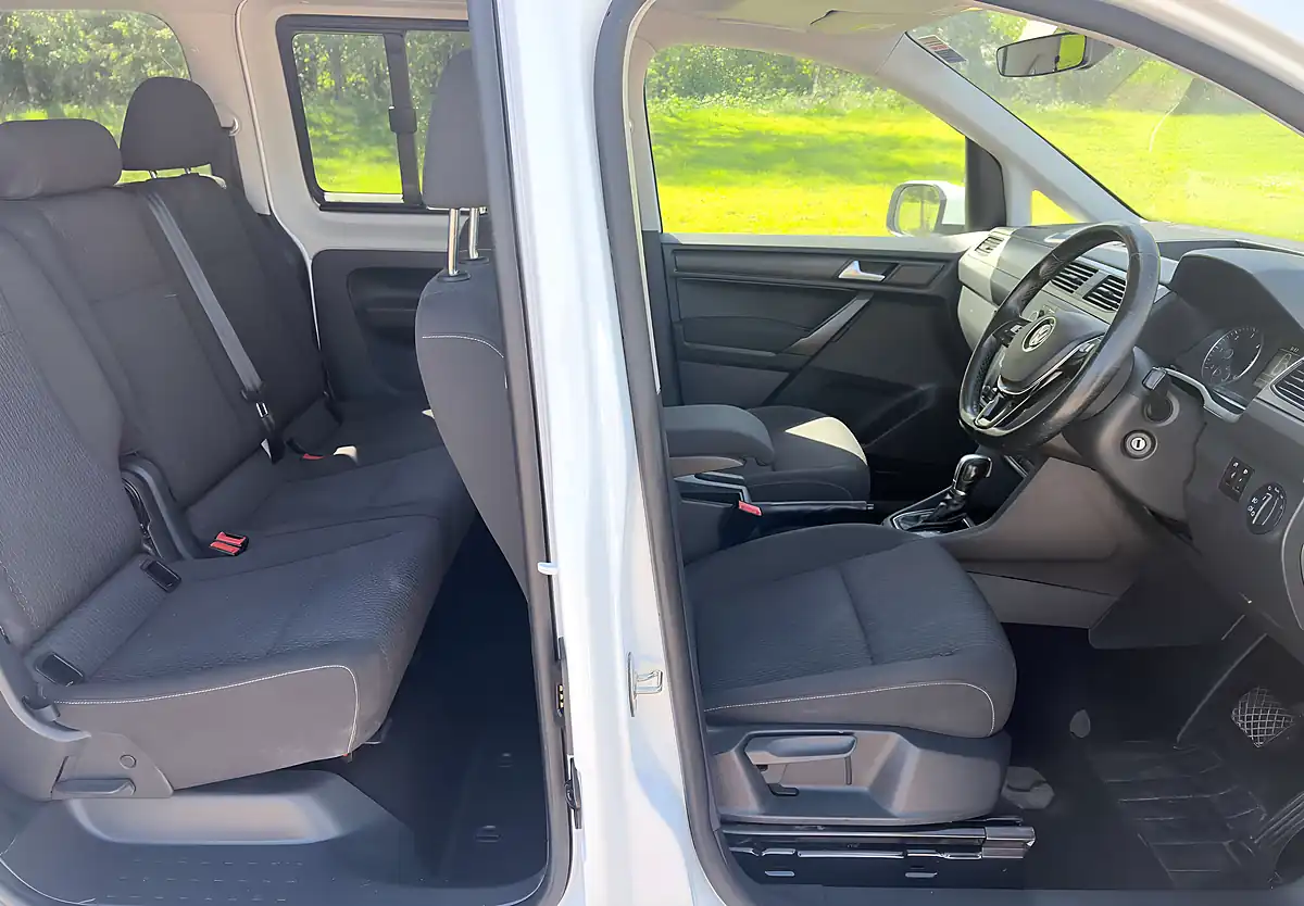 Used 2020 Volkswagen Caddy Maxi Life White - Interior and Exterior details 8