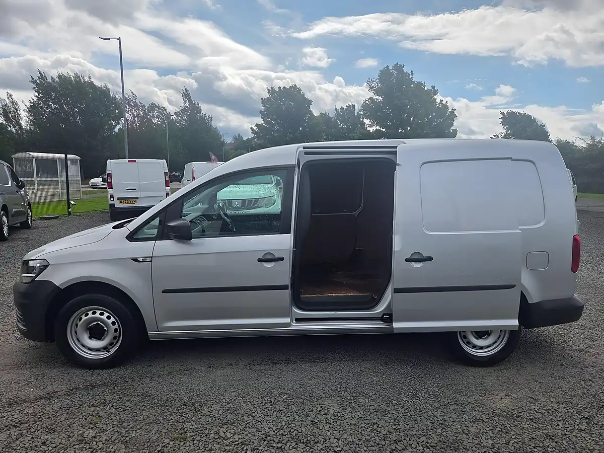 Used 2020 Volkswagen Caddy Maxi Startline Silver - Interior and Exterior details 10
