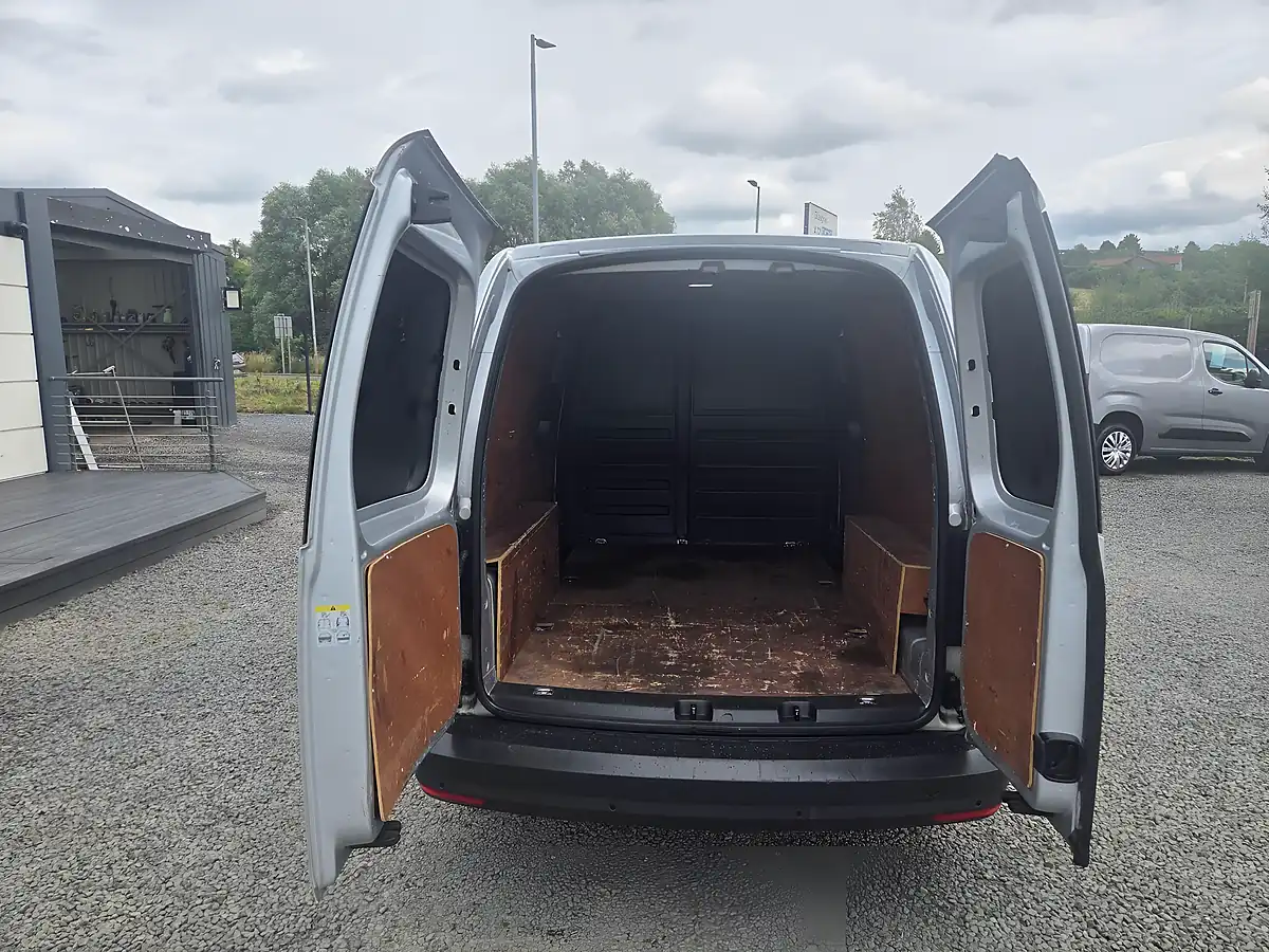 Used 2020 Volkswagen Caddy Maxi Startline Silver - Interior and Exterior details 13