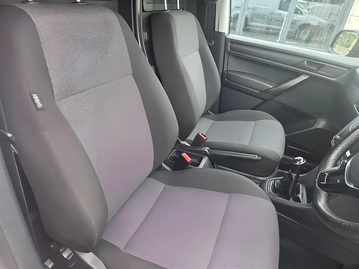 Used 2020 Volkswagen Caddy Maxi Startline Silver - Interior and Exterior details 15