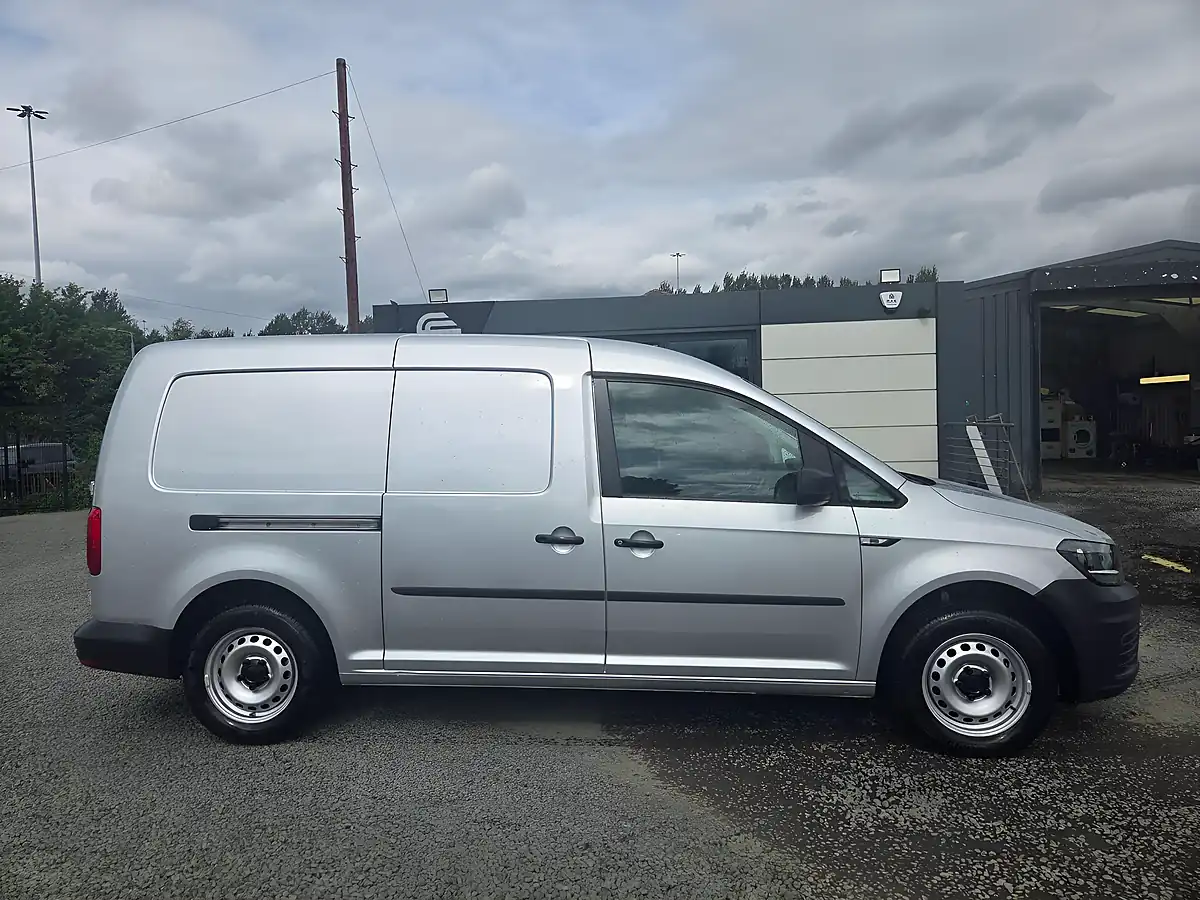 Used 2020 Volkswagen Caddy Maxi Startline Silver - Interior and Exterior details 3