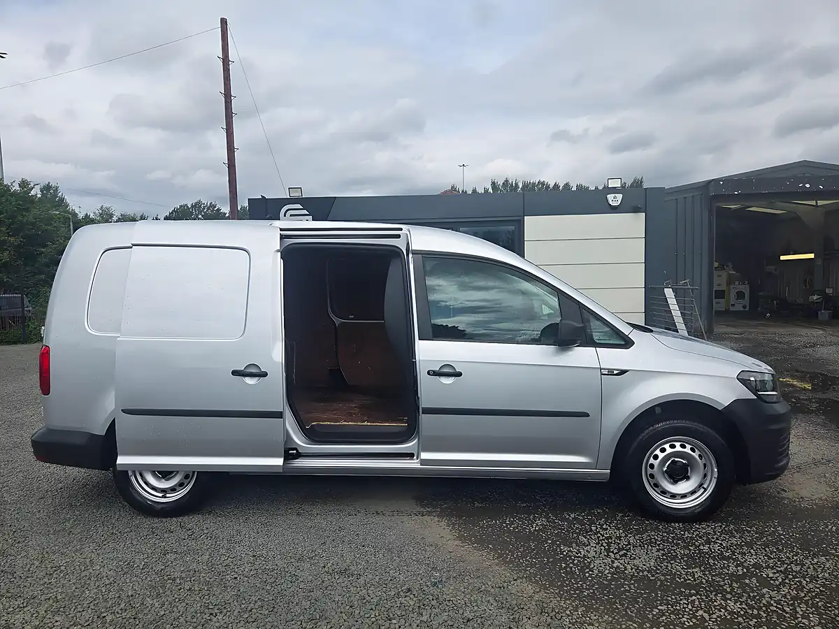 Used 2020 Volkswagen Caddy Maxi Startline Silver - Interior and Exterior details 4