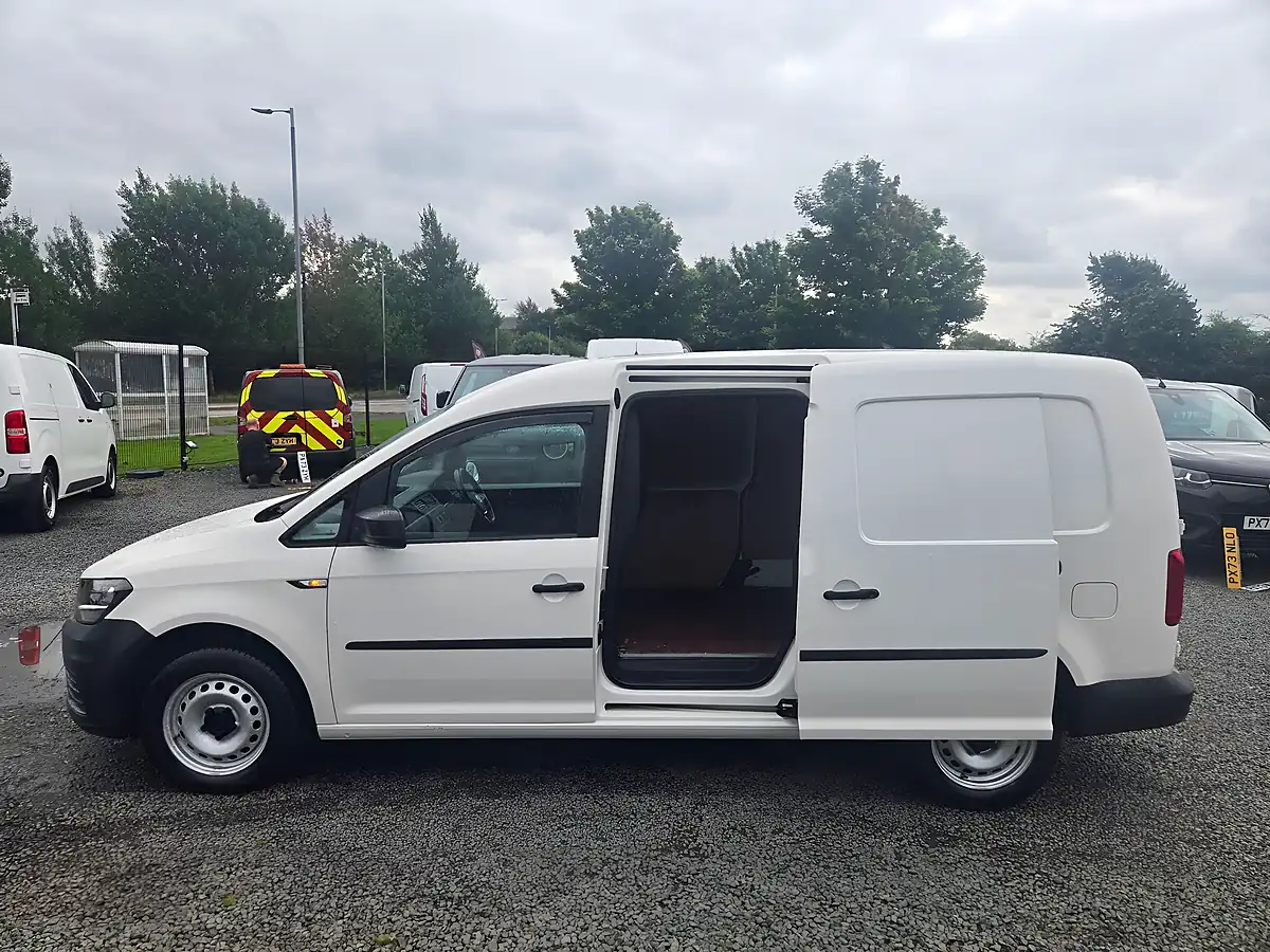 Used 2020 Volkswagen Caddy Maxi Startline White - Interior and Exterior details 10