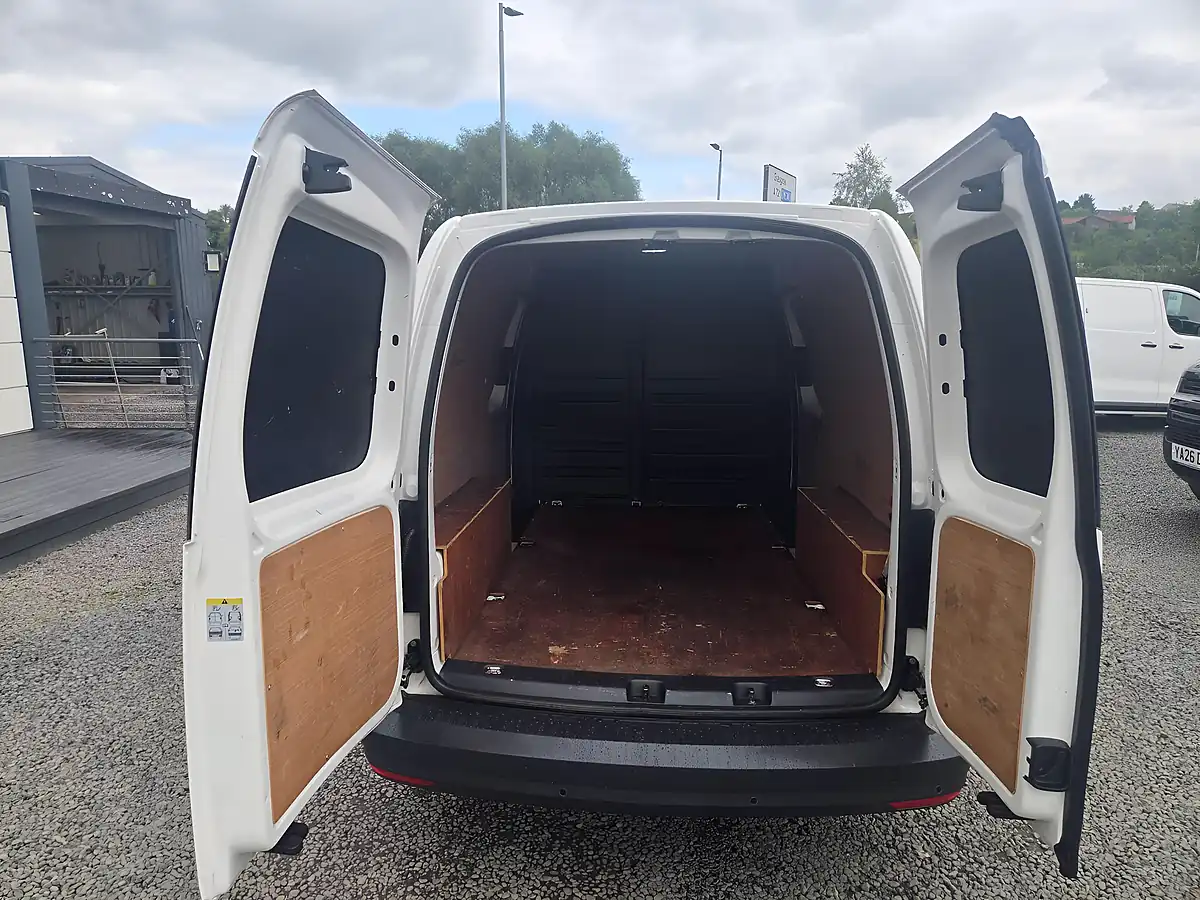 Used 2020 Volkswagen Caddy Maxi Startline White - Interior and Exterior details 13