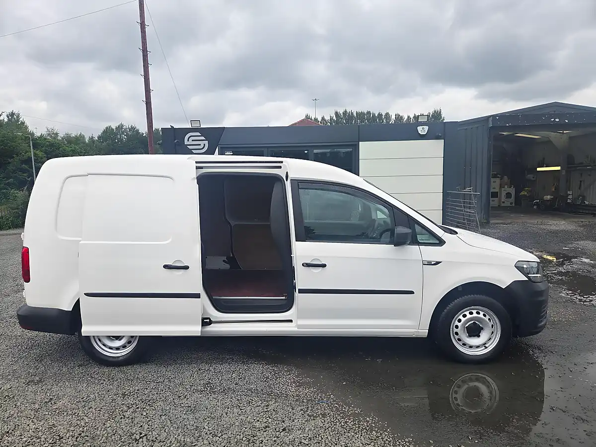 Used 2020 Volkswagen Caddy Maxi Startline White - Interior and Exterior details 4