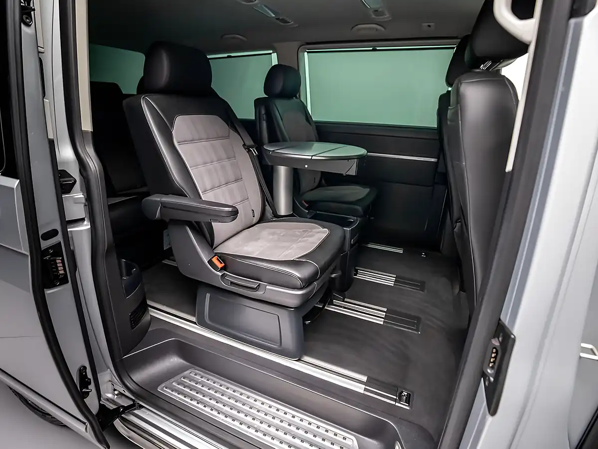 Used 2020 Volkswagen Caravelle Executive Silver - Interior and Exterior details 10