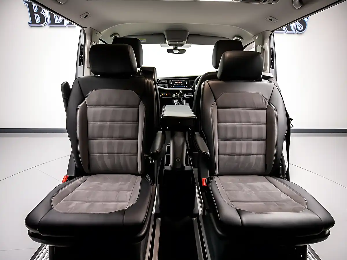 Used 2020 Volkswagen Caravelle Executive Silver - Interior and Exterior details 14