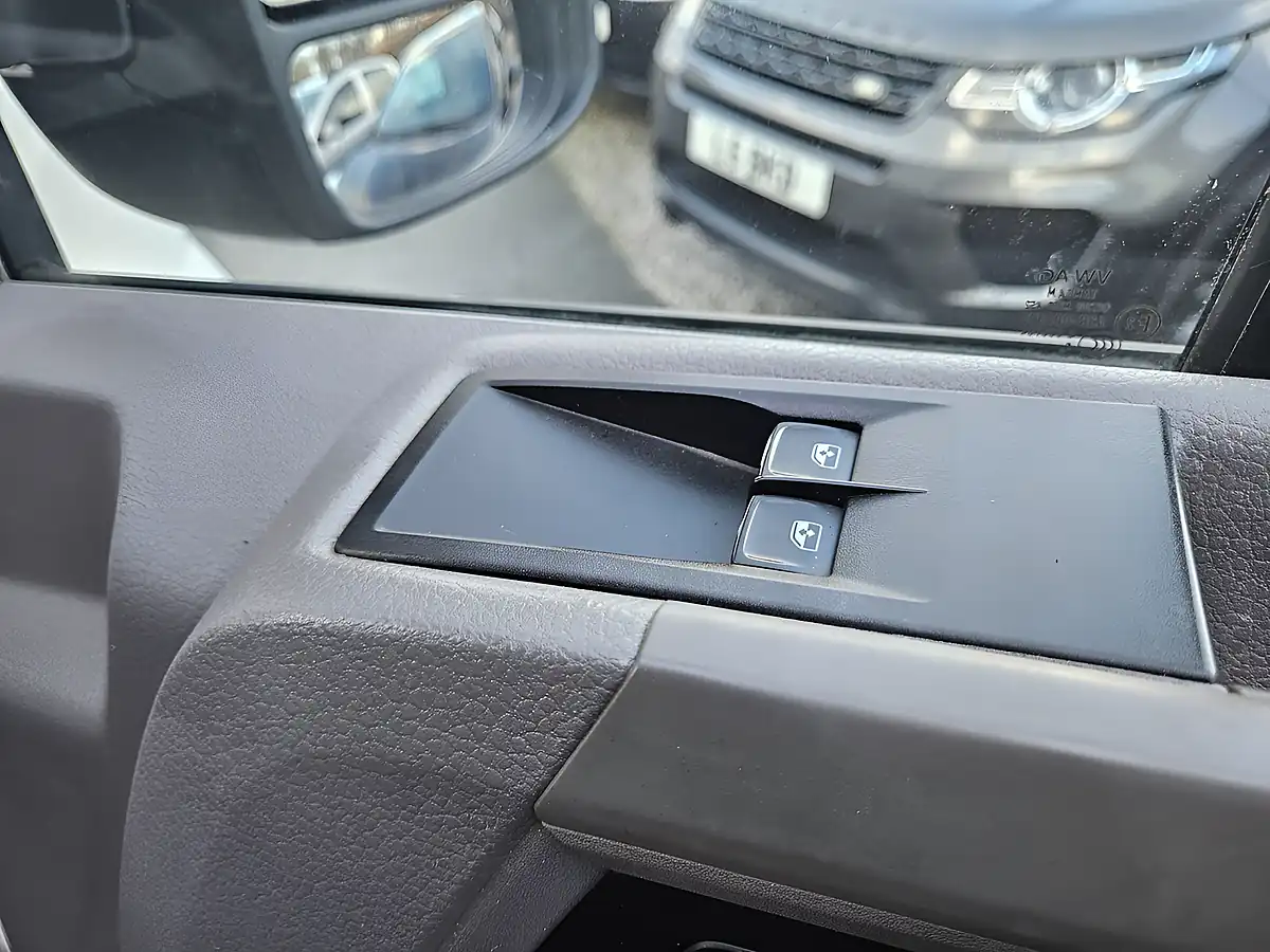 Used 2020 Volkswagen Crafter Startline L2H2 White - Interior and Exterior details 18