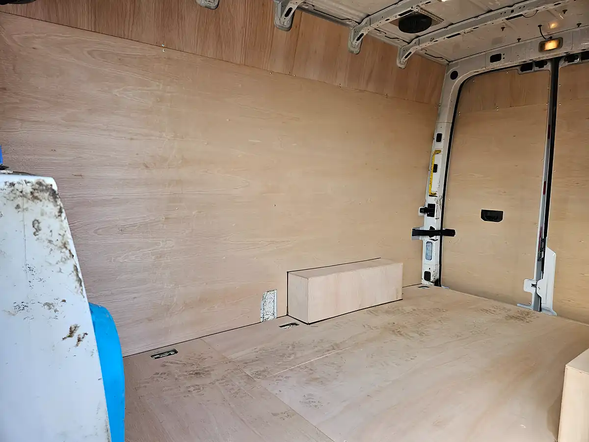 Used 2020 Volkswagen Crafter Trendline Mwb White - Interior and Exterior details 10