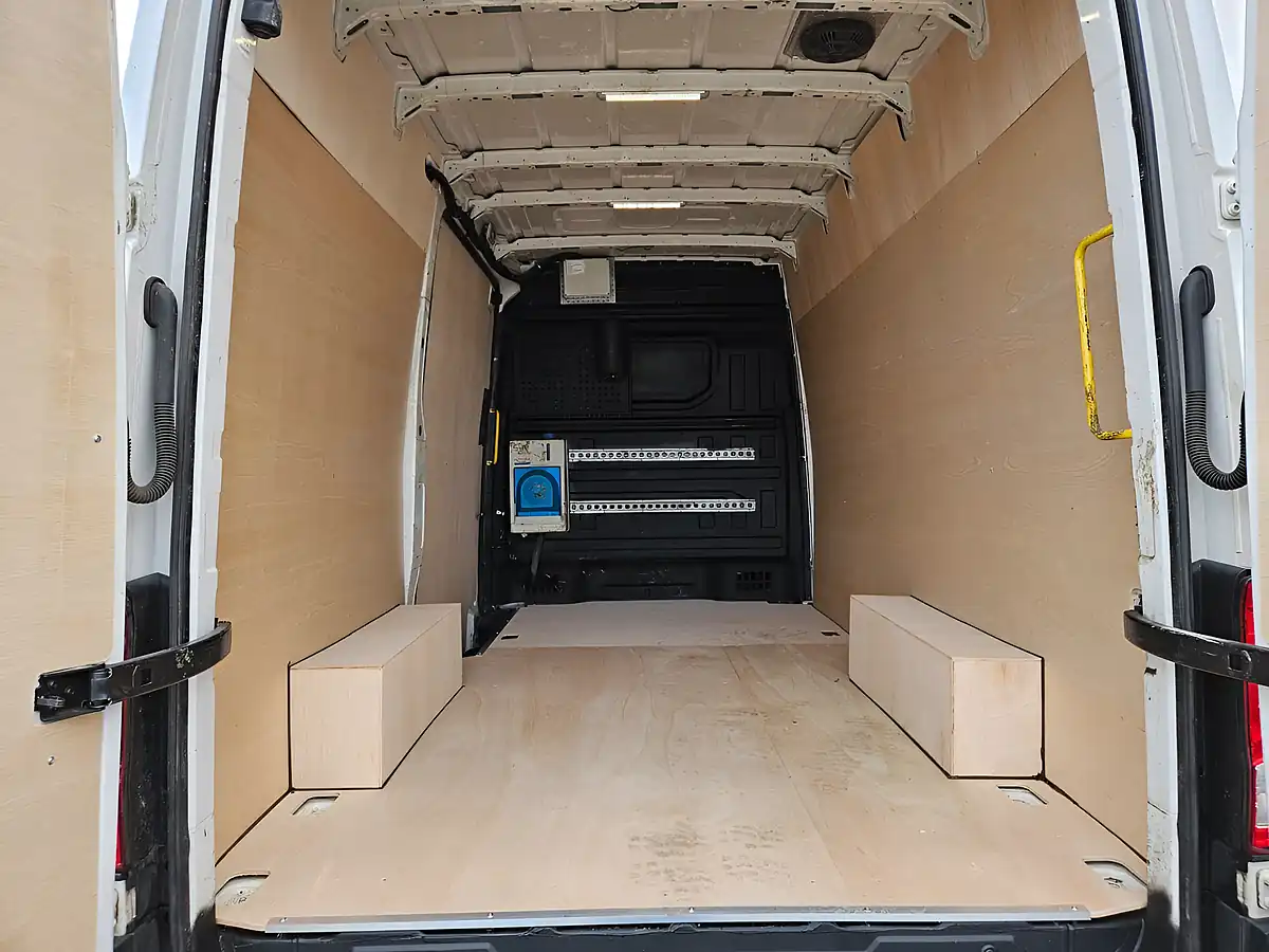 Used 2020 Volkswagen Crafter Trendline Mwb White - Interior and Exterior details 9
